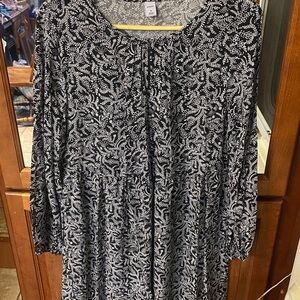 Old Navy Black and White Long Sleeve Oversized Shift Dress Medium Whimsigoth